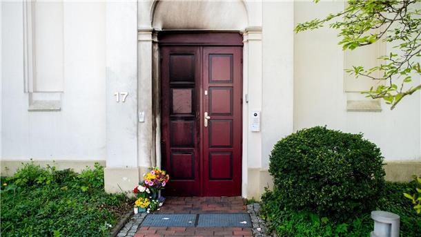 Ein Jahr nach Anschlag auf Synagoge - Mahnwache in Oldenburg Ein Jahr nach dem Brandanschlag auf die Synagoge findet in Oldenburg eine stille Mahnwache statt. (Archivfoto)