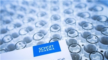 Ein Kästchen voller Karpulen, wie sie hauptsächlich für die Abfüllung und Verabreichung von Insulin verwendet werden.