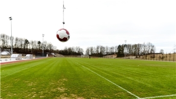 Ein Kopfball-Pendel für das Fußballtraining.