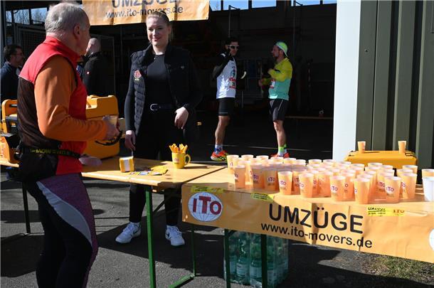 Ein kühles Getränk nach dem Lauf – wohlverdient.
