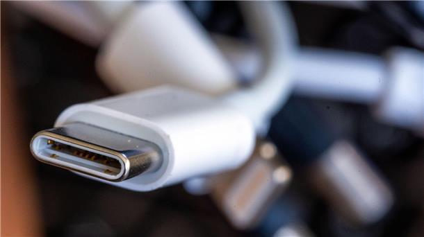 Bundesrat macht Weg für einheitliche Ladekabel frei Ein Ladekabel mit USB-C-Stecker.