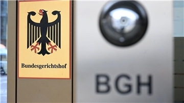 Ein Landgericht hatte Beschlüsse in einem Fall für nichtig erklärt, weil das individuelle Recht eines jeden Wohnungseigentümers auf persönliche Teilnahme an einer Eigentümerversammlung verletzt worden sei. Nun befasst sich der Bundesgerichtshof (BGH) mit der Sache.