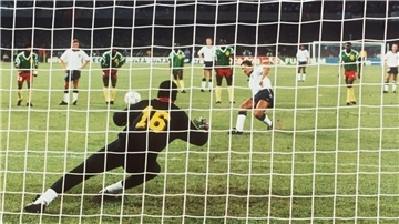 Ein legendäres WM-Spiel: 1990 scheitert Kamerun im Viertelfinale nach Verlängerung an England.