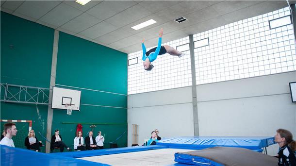Ein letztes Mal werden in der Halle der Edith-Steine-Schule Trampolin-Wettkämpfe ausgetragen.