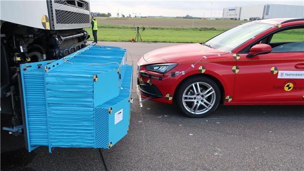 Forscher entwickeln Lkw-Front, die Leben retten könnte Ein Lkw mit einer aus Aluminiumwaben bestehenden Front, die zu weniger verheerenden Kollisionen führen soll.