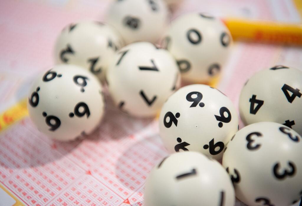 Freitag, der Dreizehnte: 13 erfreuliche Ereignisse Ein Lottospieler hatte Glück am Freitag, dem 13. (Symbolbild)