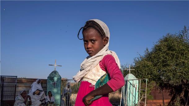 Ein Mädchen aus der äthiopischen Region Tigray, das durch den Konflikt aus ihrer Heimat in den Sudan vertrieben wurde.