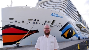 Marcel Buddrus vor der Aidanova