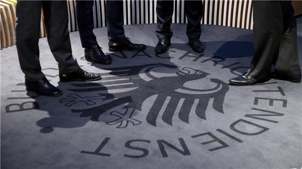 Spionage: Mitangeklagter sagt gegen BND-Mitarbeiter aus Ein Mitarbeiter des Bundesnachrichtendiensts und ein Geschäftsmann sind wegen mutmaßlicher Russland-Spionage angeklagt (Symbolbild).