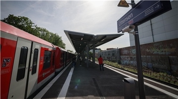 Ein neuer Bahnsteig in Hamburg-Ottensen. Bei kniffligen Entscheidunge kann Künstliche Intelligenz helfen.