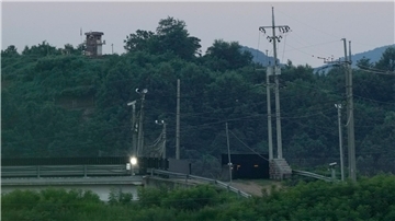 Ein nordkoreanischer Wachposten bei Paju. Ein US-Amerikaner überquerte im Juli ohne Erlaubnis die innerkoreanische Grenze und wurde daraufhin festgenommen.