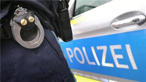 Mit Haftbefehlen gesuchter Mann bei Ladendiebstahl erwischt Ein per Haftbefehl gesuchter Mann landete nach einem Ladendiebstahl im Gefängnis. (Symbolbild)