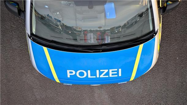 Nach Messerangriff am Neujahrsmorgen - 14-Jähriger in U-Haft Ein Polizeiauto bei einem Einsatz.