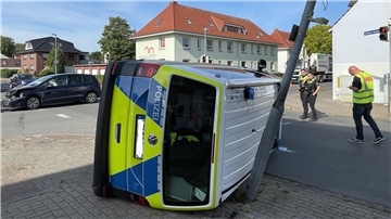 Umgekipptes Polizeiauto in Nordenham