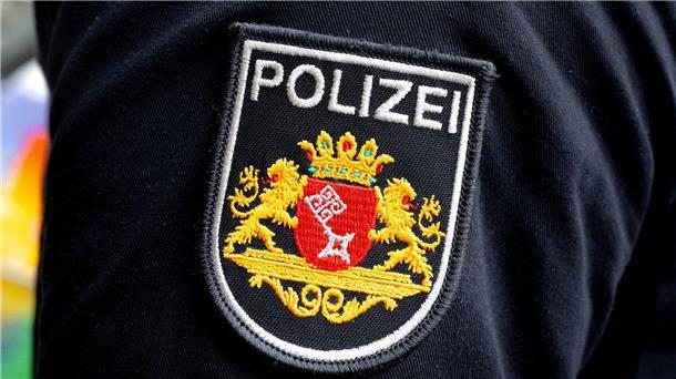 Mehr Straftaten gegen Politiker in Bremen erfasst Ein Polizist im Einsatz.