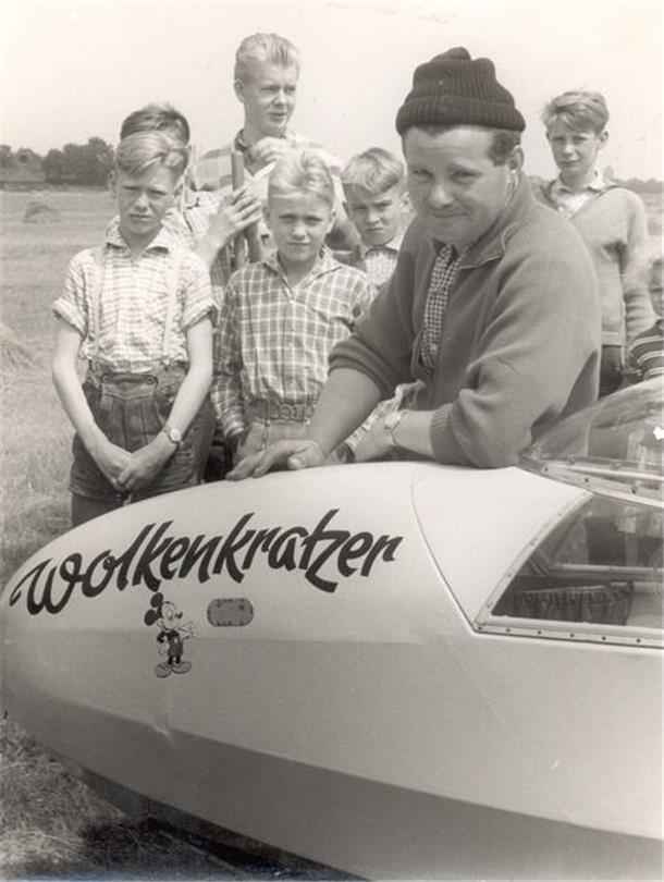 Mit oder ohne Motor: Nordenham geht in die Luft Ein schicker Name für das Segelflugzeug auf dem Blexer Flugplatz.