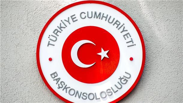 Angriff auf türkisches Konsulat in Hannover Ein Schild mit türkischer Flagge hängt am türkischen Konsulat in der Nordstadt.