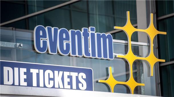 Ein Schild weist auf den Ticketverkauf von CTS Eventim hin.