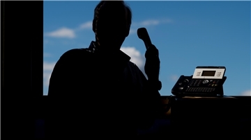 Ein Schockanruf von Telefonbetrügern hat in Sittensen ein glückliches Ende gefunden. Das berichtet die Polizei (Symbolbild).