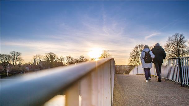 Ein schöner Spaziergang über die Kanalbrücke in Bad Bederkesa. Der ist über Ostern für auswärtige Tagestouristen verboten.