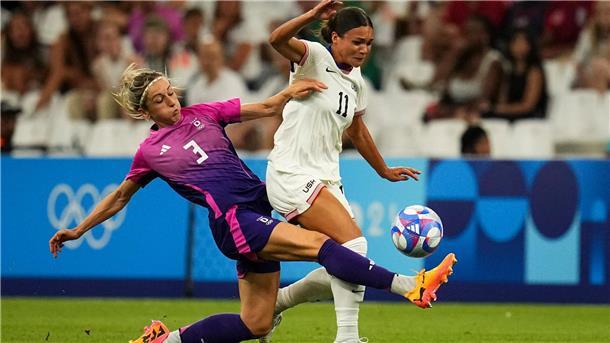 Sehnsuchtsstadt Paris für DFB-Frauen weit weg Ein Schritt zu spät: Kathrin Hendrich gegen die USA.