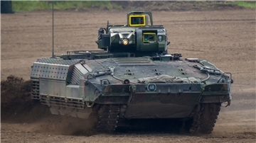 Ein Schützenpanzer vom Typ Puma während einer Informationslehrübung.