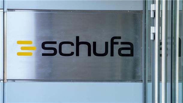 Ein Score-Simulator auf der Website der Wirtschaftsauskunftei soll beantworten, wie der Schufa-Score berechnet wird  und was bei der Kreditwürdigkeit eine Rolle spielt.