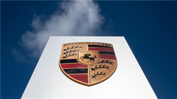 Befristete Jobs bei Porsche in Stuttgart laufen aus Ein Sprecher des Unternehmens sagte, ein befristetes Arbeitsverhältnis könne eine Chance sein, um bei Porsche zu einer Festanstellung zu kommen.