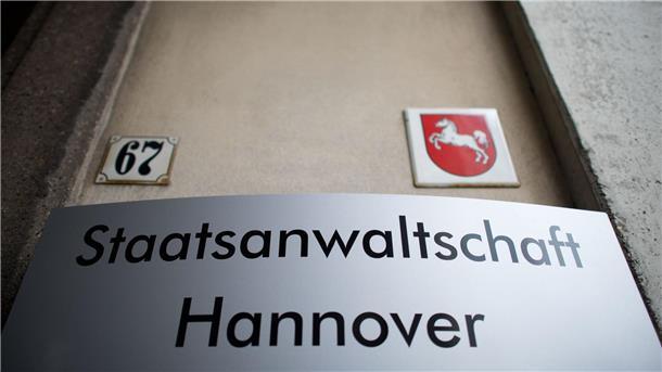 Ein Staatsanwalt aus Hannover sitzt wegen des Verdachts der Bestechlichkeit in Untersuchungshaft.