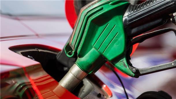 Inflation über Zwei-Prozent-Marke Ein steigender CO2-Preis könnte Tanken teurer machen.