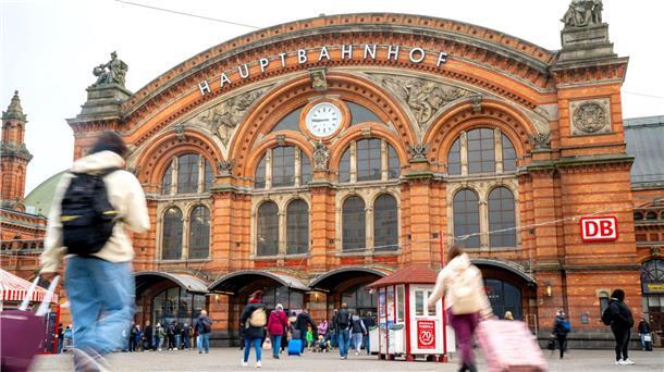 „Super-Recognizer“ erkennt bewaffnete Taschendiebin Ein „Super Recognizer“ hat am Bremer Hauptbahnhof eine mutmaßliche Diebin erkannt. (Archivbild)