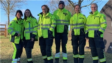 Ein Team steht fest zusammen: die Rettungshundestaffel Cuxland.