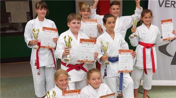 Ein Teil des starken Nachwuchsteams der Karateschule Nippon aus Bremerhaven. 