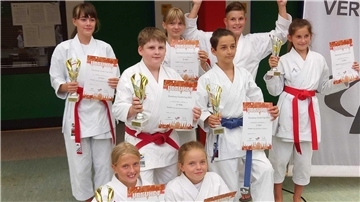 Ein Teil des starken Nachwuchsteams der Karateschule Nippon aus Bremerhaven. 