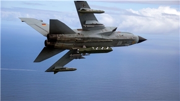 Ein Tornado-Kampfjet der Bundeswehr ist mit einem Marschflugkörper Taurus bestückt. Liefert Deutschland die Waffen an die Ukraine?