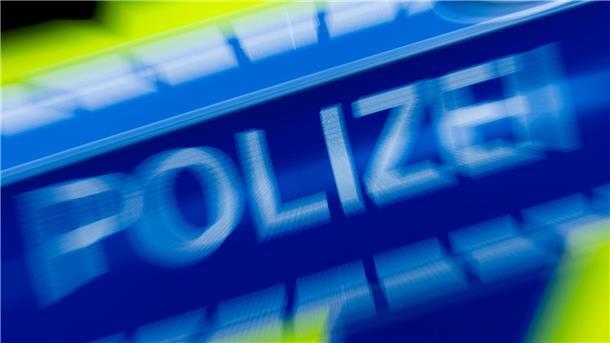 Ein Treffen mit einer Frau aus einem Online-Chat endet für einen 26-Jährigen im Krankenhaus. (Symbolbild)