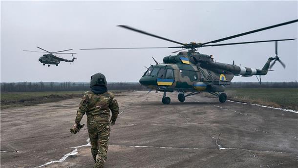 Krieg gegen die Ukraine: So ist die Lage Ein ukrainischer Militärflugplatz in Cherson nahe der Frontlinie.