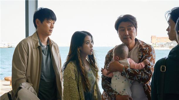 „Broker“: Neuer Film von japanischem „Shoplifters“-Regisseur Ein ungleiches Trio sucht eine gute Familie für ein Baby.