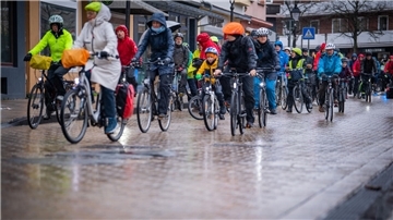 Fahrraddemo auf dem Weg Richtung Prager Straße