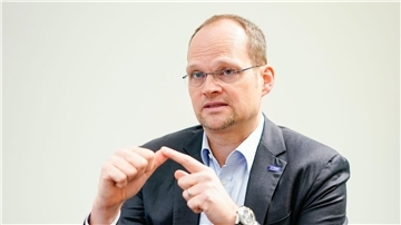 Ein Wachstumsgeschäft müsse anders gesteuert werden als ein Geschäft, das im Wesentlichen auf Rendite ausgerichtet sei, so BASF-Finanzchef Dirk Elvermann.