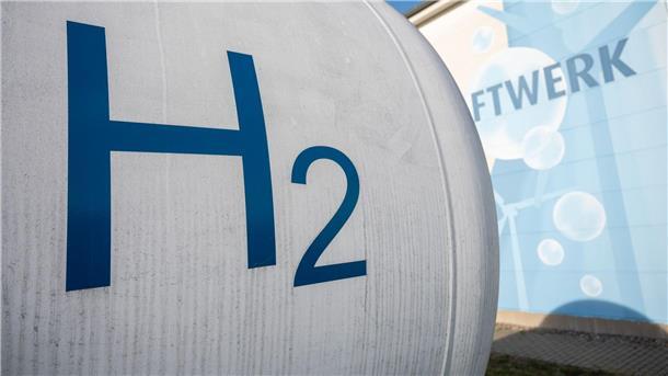 Japan und EU bei Wasserstoff-Patenten vorn Ein Wasserstoffbehälter auf dem Gelände des Energieunternehmens Enertrag in Brandenburg.