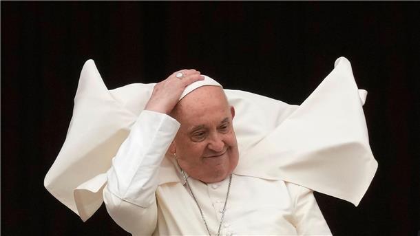 „Warum so viel Tod?“ - Papst mahnt an Ostern zu Frieden Ein windiger Ostersonntag.