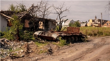 Ein zerstörter russischer Panzer in der Nähe von Charkiw.