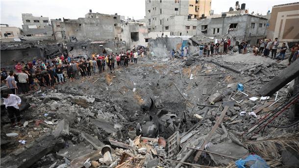 Hamas behauptet: Israelische Bodeneinsätze im Gazastreifen Ein zerstörtes Gebäude nach einem israelischen Luftangriff.