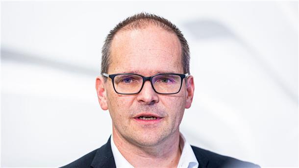 Ein zu hoher Preis würde den Erfolg des D-Tickets gefährden, sagt Verkehrsminister Tonne. (Archivbild)