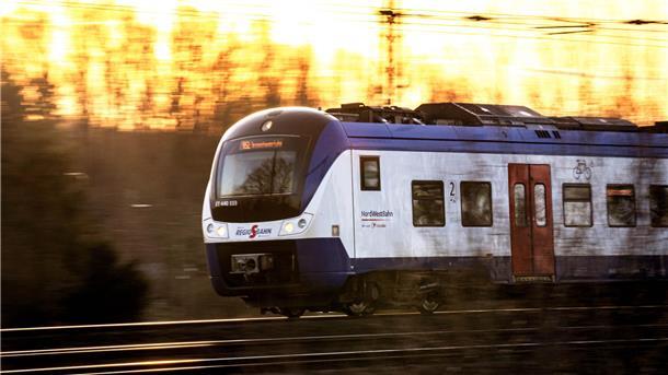 Zug der Nordwestbahn.