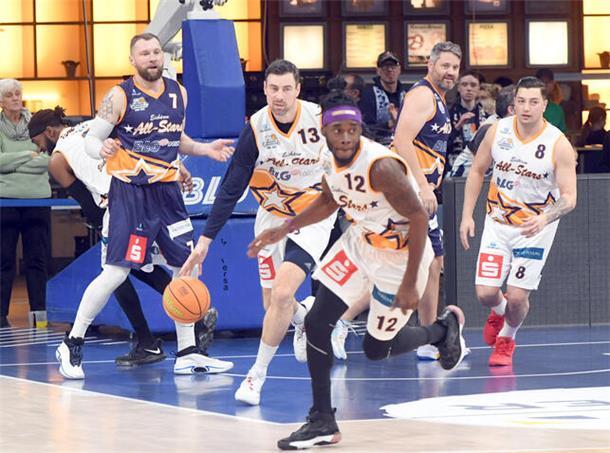 All Stars und Eisbären-Fans schwelgen in Erinnerungen Eindrücke vom All-Star-Game: Der 20. Geburtstag der Eisbären Bremerhaven war rundum gelungen.