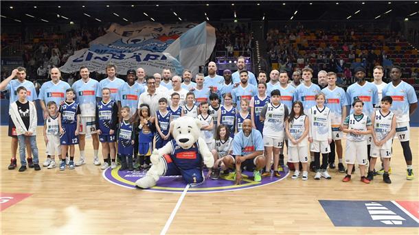 All Stars und Eisbären-Fans schwelgen in Erinnerungen Eindrücke vom All-Star-Game: Der 20. Geburtstag der Eisbären Bremerhaven war rundum gelungen.