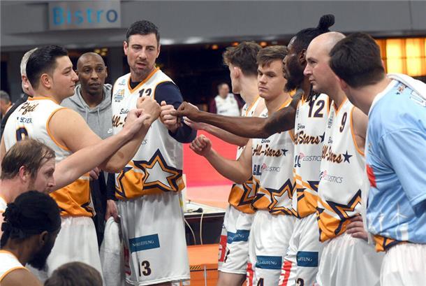 All Stars und Eisbären-Fans schwelgen in Erinnerungen Eindrücke vom All-Star-Game: Der 20. Geburtstag der Eisbären Bremerhaven war rundum gelungen.