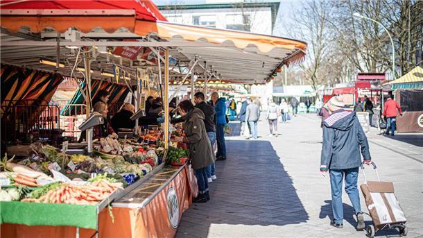Eindrücke vom Mittwochs-Wochenmarkt in Geestemünde auf dem Konrad-Adenauer-Platz.